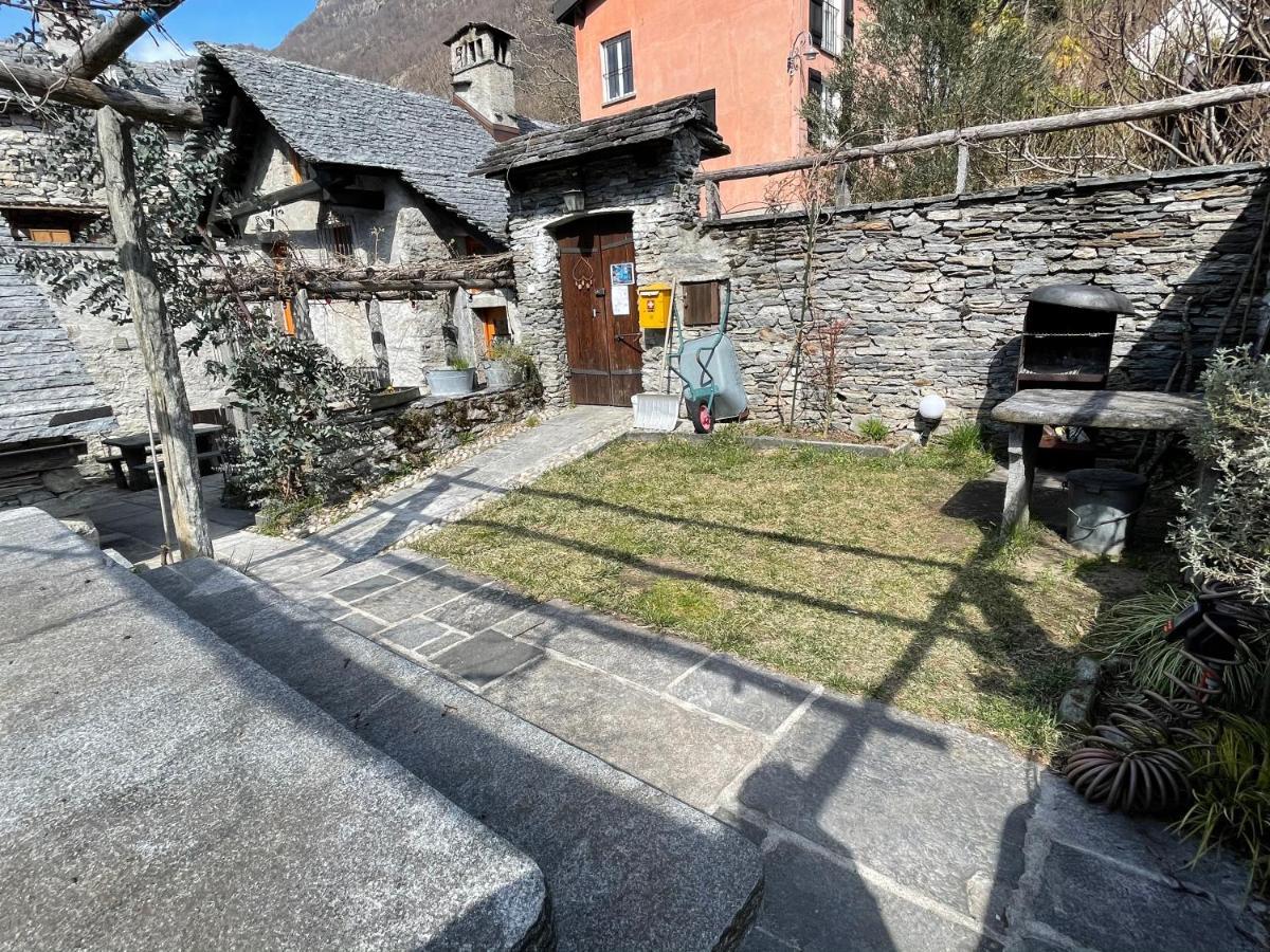 Hotel Rustici Maggia Aurigeno Esterno foto