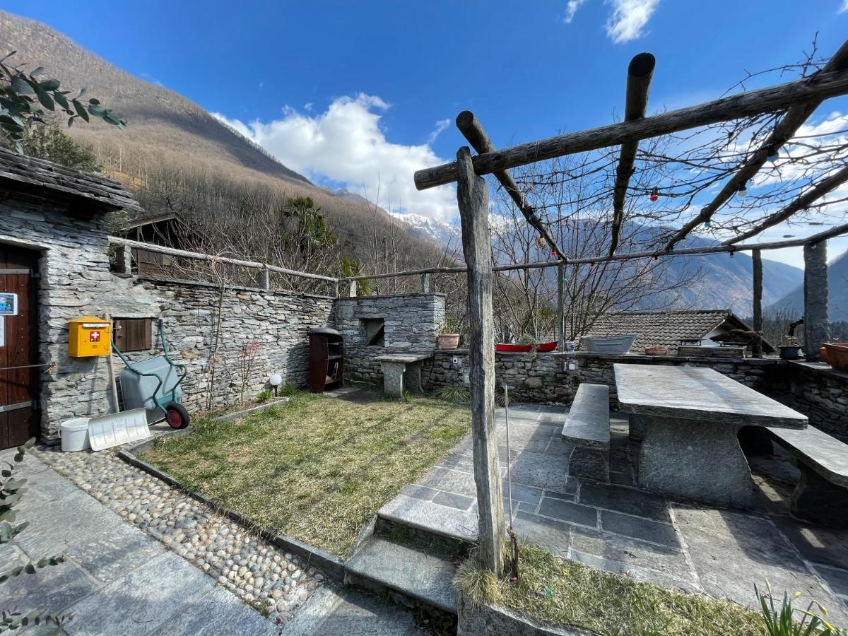 Hotel Rustici Maggia Aurigeno Esterno foto